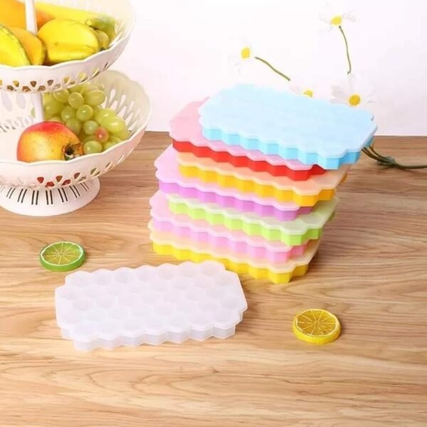 Silicon Ice Cube Tray With Lid (Random Colours)