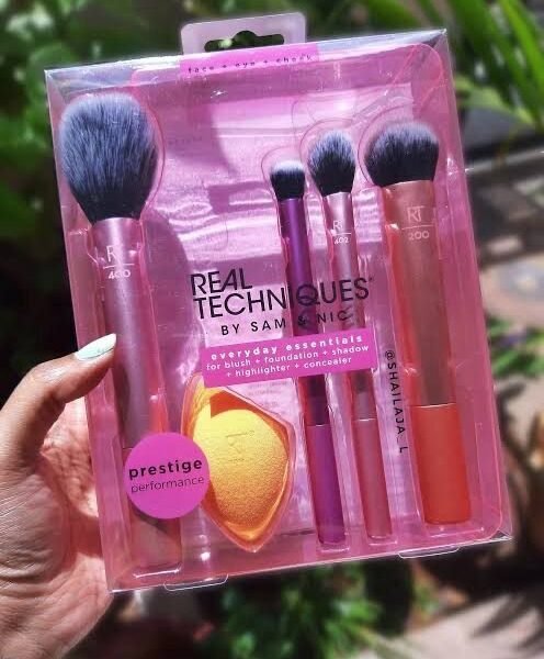 Real Techniques Brush Set By Sam & Nic