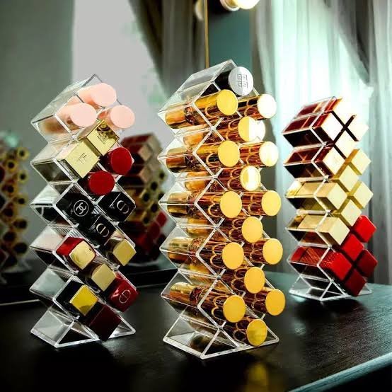 Lipstick Tower Stand